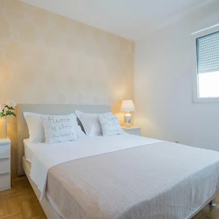 Comfortable Cozy Split