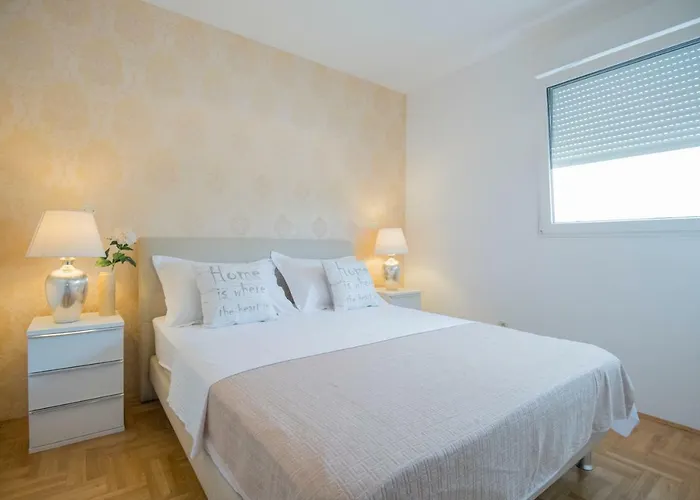 Comfortable Cozy Split